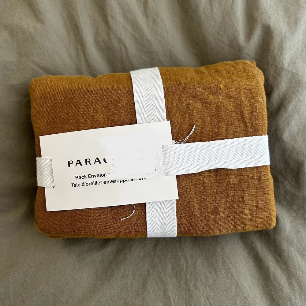 NWT Parachute Set of 2 100% Linen
Linen KING Pillowcases in OCHRE
